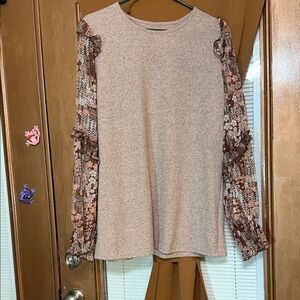 NWOT sweater with sheer sleeves. Lovely color, light elastic at the wrist. Xl